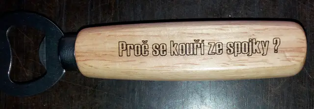 Dřevěný otvírák Mistr Drátěnka – Pro opravdové mistry svého oboru