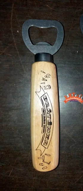 Dřevěný otvírák Mistr Drátěnka – Pro opravdové mistry svého oboru galerie